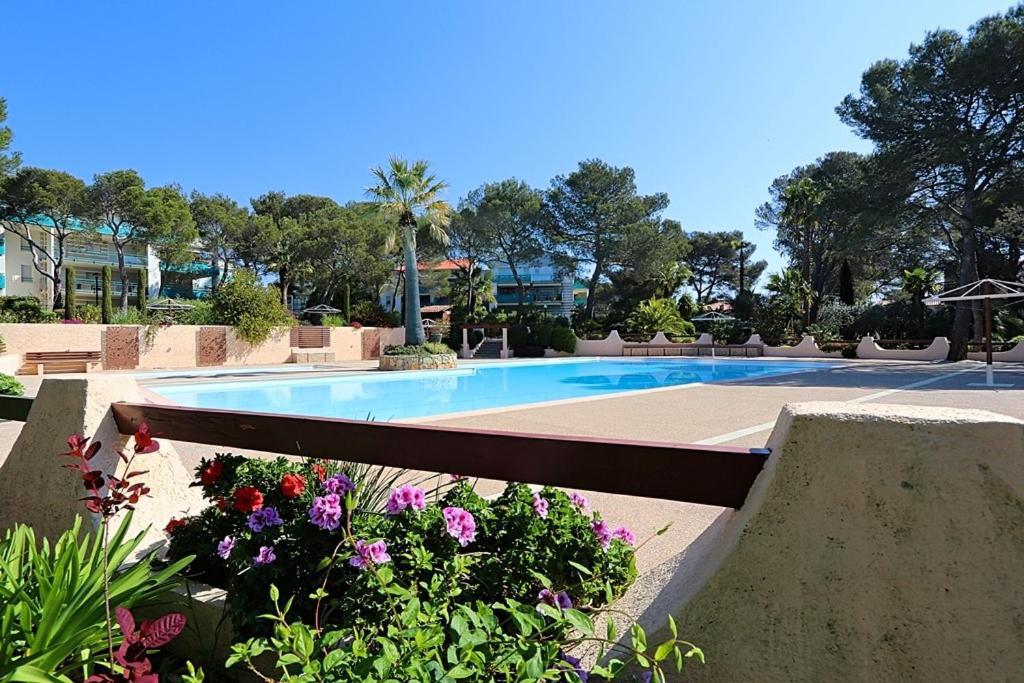 Saint-Raphael, Boulouris, F2 Dans Belle Residence 3 Piscines, Proche Bord De Mer Exterior foto